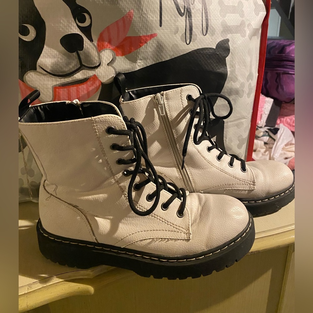 Boots - Picture 2 of 4